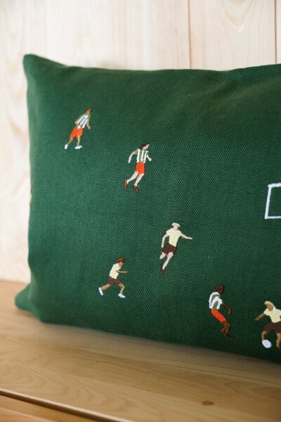 Vyšívaná obliečka na vankúš Soccer Embroidered 38 × 58 cm