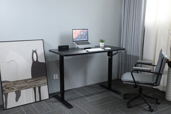 Výškovo nastaviteľný elektrický stôl BestBerg BBAT-12BB / rozmer 120x60 cm / výška 70-114 cm / čierny