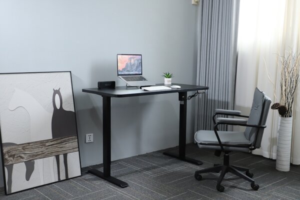 Výškovo nastaviteľný elektrický stôl BestBerg BBAT-12BB / rozmer 120x60 cm / výška 70-114 cm / čierny
