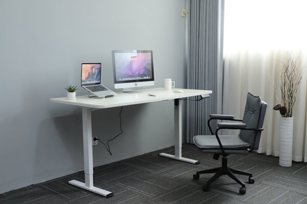 Výškovo nastaviteľný elektrický stôl BestBerg BBAT-16WW / rozmer 160x80 cm / výška 70-114 cm / biely