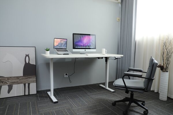 Výškovo nastaviteľný elektrický stôl BestBerg BBAT-16WW / rozmer 160x80 cm / výška 70-114 cm / biely