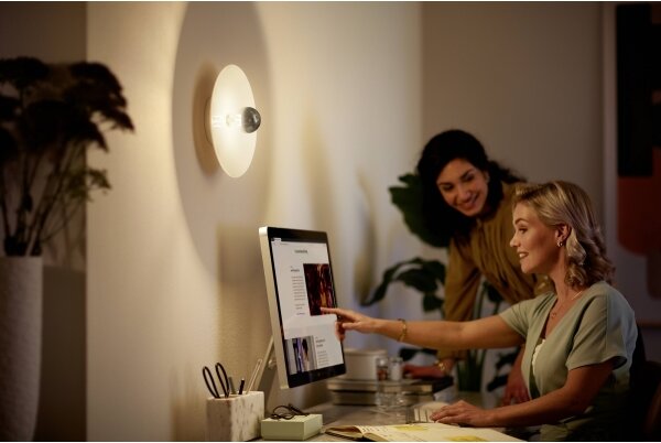 LED Žiarovka so zrkadlovým vrchlíkom DECO Philips P45 E14/4W/230V 2700K