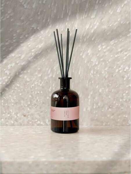 Difuzér #42 White Pepper, Tobacco, Vanilla – Perfumed Prague