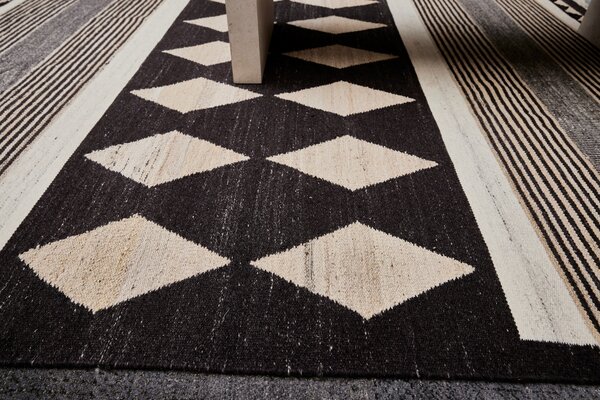 Diamond Carpets India , Ručne viazaný kusový koberec Alberta DESP P114 Dark Coffee Mix, 80x150, hnedá, chodba / predsieň