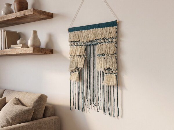 Nástenná dekorácia béžová a modrá bavlnená ručne tkaná so strapcami geometrický vzor boho štýl obývacia izba spálňa
