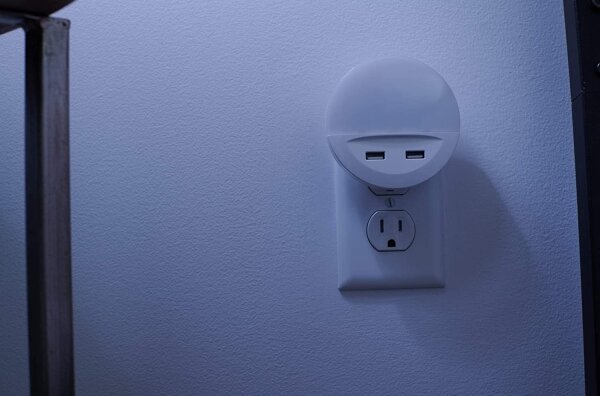 Osram - LED Nočné svietidlo do zásuvky so snímačom LUNETTA 2xUSB LED/13W/230V
