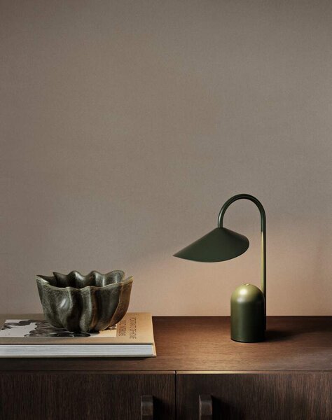 Ferm Living Prenosná lampa Arum, grass green 1104269287
