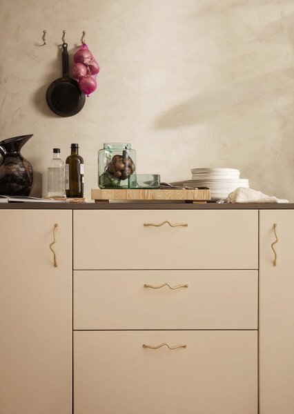 Ferm Living Úchytka Curvature, brass