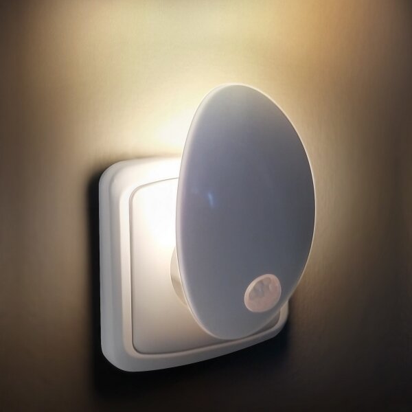 Solight WL909 - LED Orientačné svietidlo so senzorom do zásuvky LED/0,7W/230V