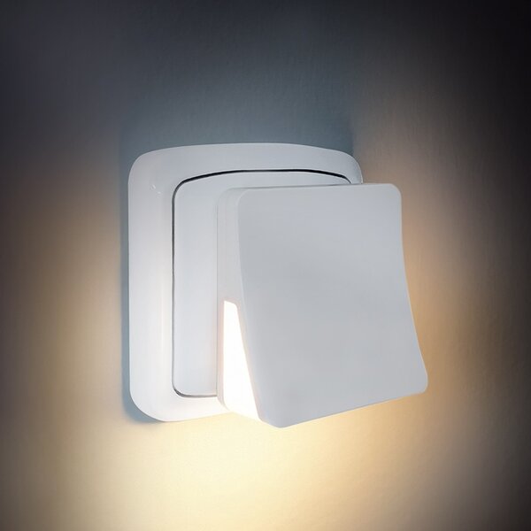 SOLIGHT LED nočné svetielko so svetelným senzorom 3000K, 230V