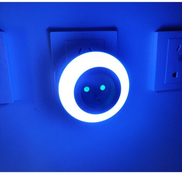 Retlux - LED Orientačné svietidlo so súmrakovým senzorom a zásuvkou LED/0,6W/230V