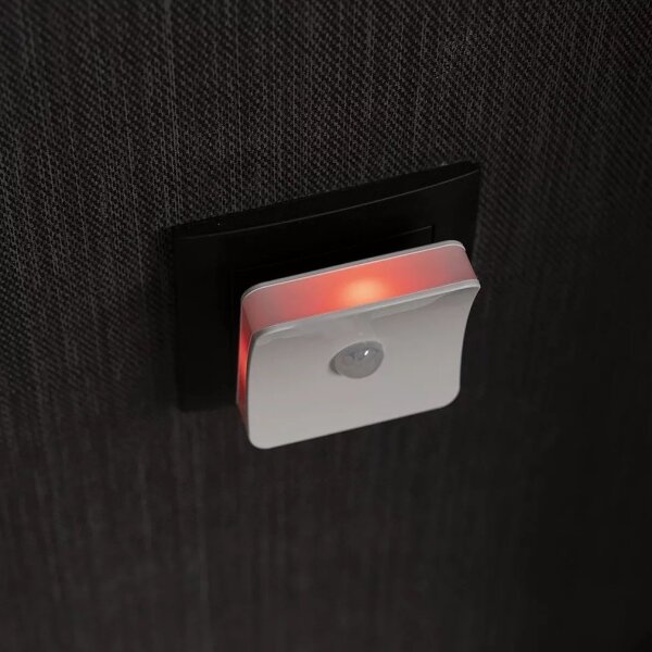 Osram-LED RGB orientačné svietidlo do zásuvky so snímačom LUNETTA LED/0,3W/230