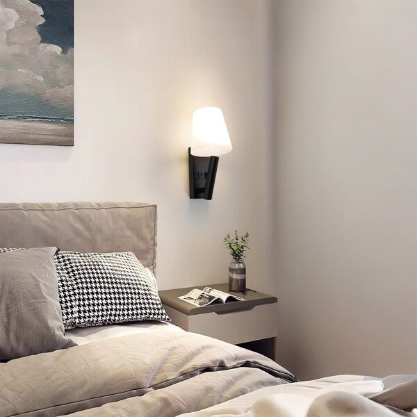 LED nástenné svietidlo s USB portom LED/2W/230V 3000K čierna/biela