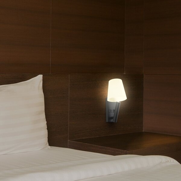 LED nástenné svietidlo s USB portom LED/2W/230V 3000K čierna/biela