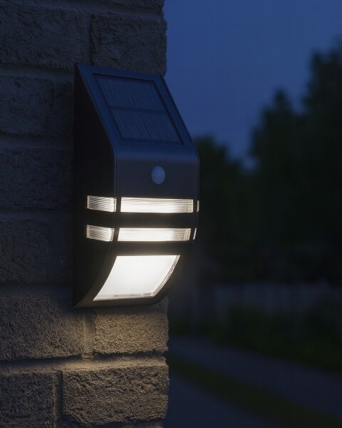 LED solárne nástenné svietidlo so senzorom LED/3,7V 500 mAh IP44 čierne