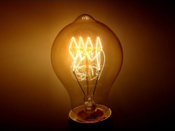 Priemyselná dekoračná stmievateľná žiarovka SCROBB A19 E27/60W/230V 2200K