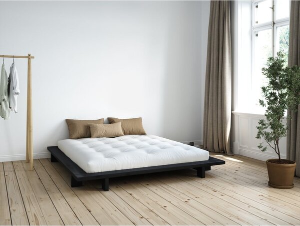 Čierna dvojlôžková posteľ z borovicového dreva s roštom 160x200 cm Japan - Karup Design