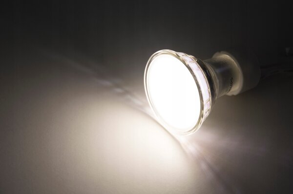 LED žiarovka Philips Corepro GU10 - 4,9 W - 550 Lm - neutrálna biela - Premium
