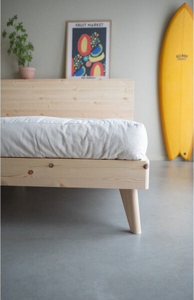 Dvojlôžková posteľ z borovicového dreva s roštom 160x200 cm Retreat – Karup Design