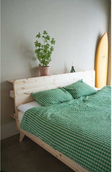Dvojlôžková posteľ z borovicového dreva s roštom 160x200 cm Retreat – Karup Design