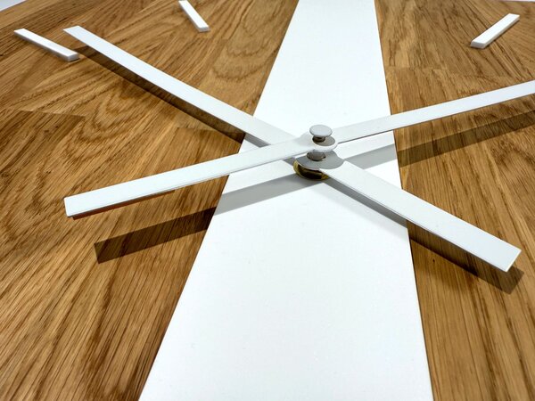 Dekorstudio Elegantné drevené hodiny DUB klasik SQ 50cm - biele