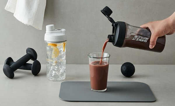 Fľaša na pitie shaker LOCK SHAKE IT 650ml biela