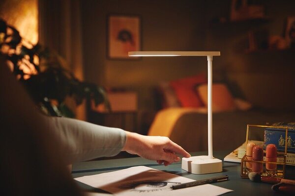Philips 8719514443839 Tilpa stolná dotyková lampička LED 5W/90lm 5000K USB prenosná biela stmievateľná