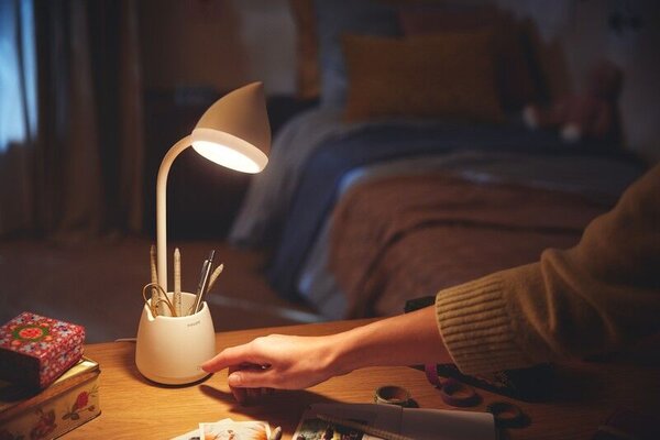 Philips 8719514443778 Hat stolná dotyková lampička so stojanom na mobil LED 4W/80lm 3000-5700K biela stmievateľná