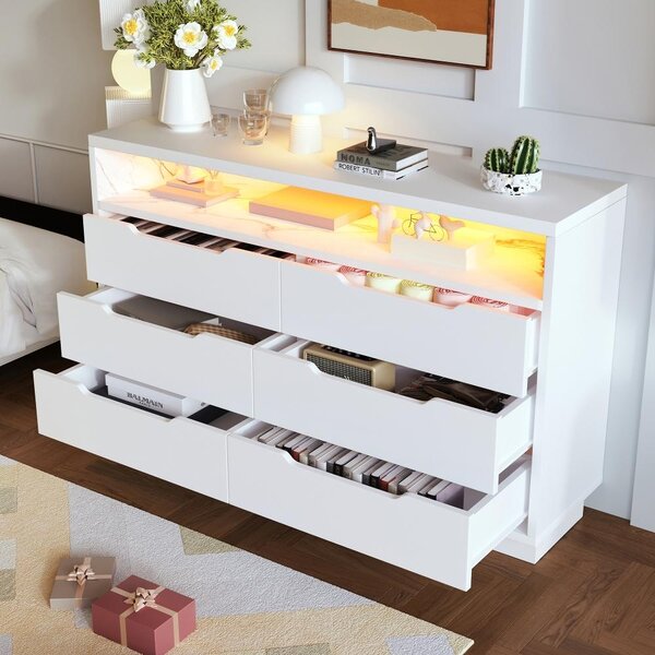 Biela komoda s LED osvetlením, komoda s 6 zásuvkami a otvorenou policou s efektom mramoru, rozmer 120x40x85 cm, vhodná do obývačky a spálne