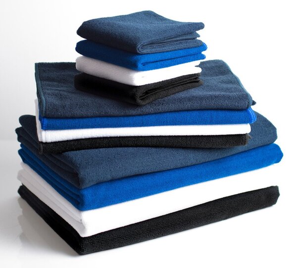 Towel City Rýchloschnúci športový uterák 110x30 - Biela