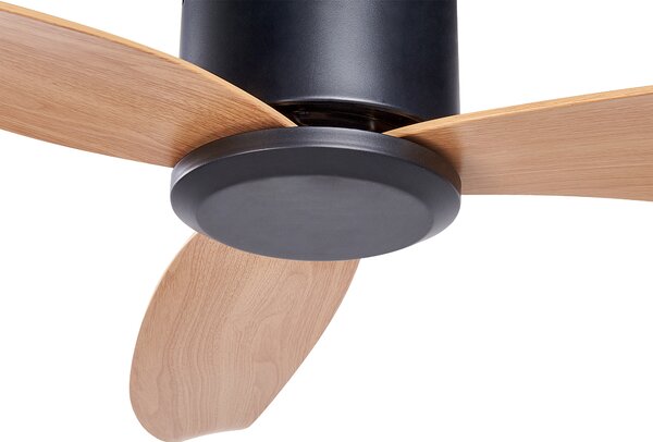 Stropný ventilátor čierny kovový imitácia svetlého dreva nastavenie rýchlosti obývačka spálňa moderný škandinávsky štýl
