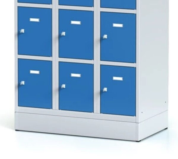Šatníková skrinka S6 na sokli s úložnými boxami, 15 boxov, 1920 x 900 x 500 mm, cylindrický zámok, modré dvere