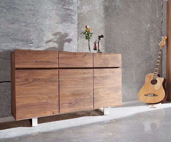 DELIFE Komoda Live-Edge 147 cm akácia hnedá 3 dvierka 3 zásuvky