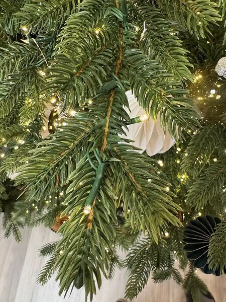 Umelý vianočný stromček Galloway 210 cm LED - Zelené stromčeky - Výška 210 cm