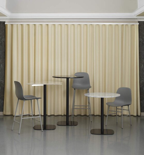 Normann Copenhagen Barová stolička s opierkou Form 65 cm, light grey