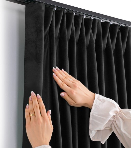 Čierny zamatový dimout záves 140x300 cm Velto – Filumi