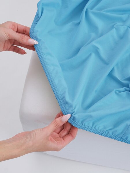 Jersey prostěradlo do postýlky s elastanem 60 × 120 cm – světle modré