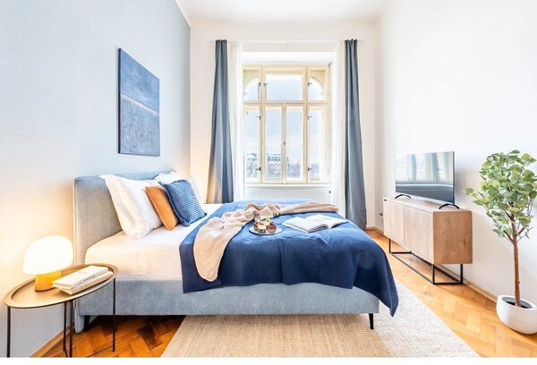 Modrá čalúnená dvojlôžková posteľ s roštom 180x200 cm Noira Slim – Selection