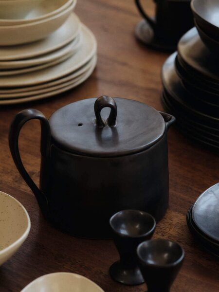 Ferm Living Čajník Flow, black