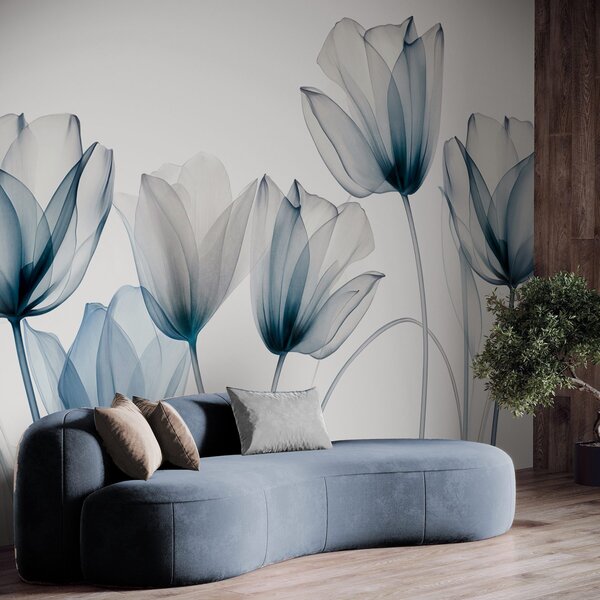 Tapety Priehľadné modré a biele tulipány s dlhými stonkami na svetlom pozadí, jemné a textúrované kvetinové, Moderné fototapety, w09538 : Uwalls.sk