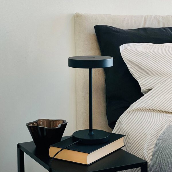Dyberg Larsen stolová LED lampa Starlight, čierna, výška 26 cm, Čierna, Obývacia izba / jedáleň, kov, Dizajn, Stojacie svietidlo