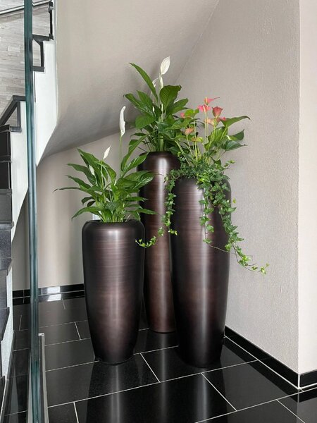 Luxusný kvetináč CAVITA, sklolaminát, výška 97 cm, čierno-hnedý hodvábny mat