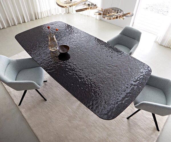 DELIFE Jedálenský stôl Edge zaoblený 240x120 reliéfne sklo dymovo čierna 3D dizajn Infinity kov čierna