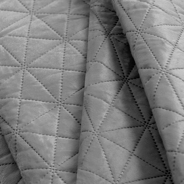 Svetlosivý zamatový prešívaný pléd 170x210 cm Laila – AmeliaHome