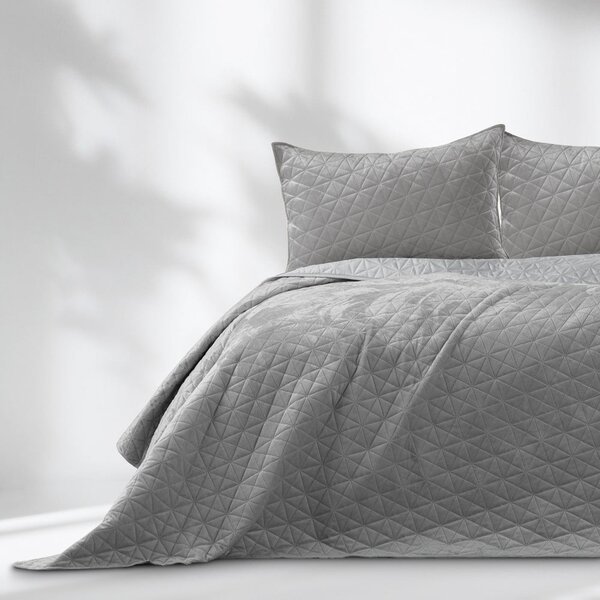 Svetlosivý zamatový prešívaný pléd 170x210 cm Laila – AmeliaHome