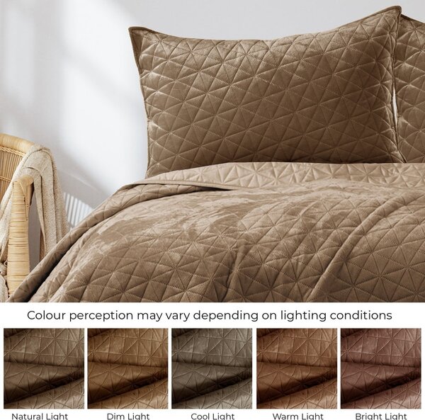 Svetlohnedý zamatový prešívaný pléd 170x210 cm Laila – AmeliaHome
