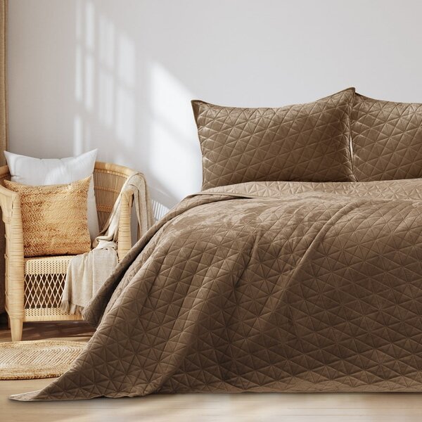 Svetlohnedý zamatový prešívaný pléd 170x210 cm Laila – AmeliaHome