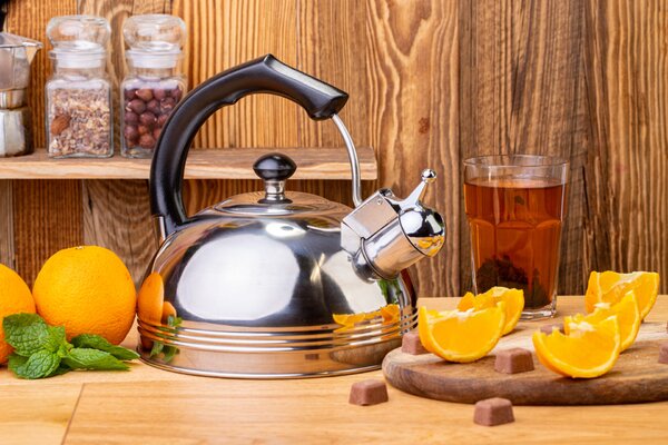 Čajník pískací s objemom 2,5 L