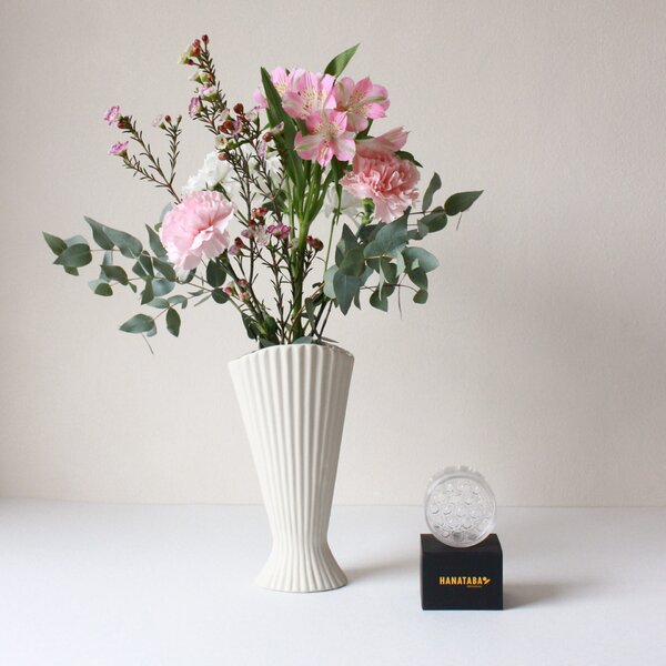 Exkluzívny set: váza Fountain Off White 23 cm + aranžovací krúžok Hanataba