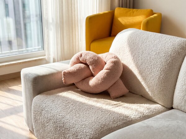 Sada 2 dekoratívnych vankúšov svetloružová 172 x 14 cm teddy čalúnenie dekoračný mäkká výplň doplnky dekorácie obývacia izba spálňa